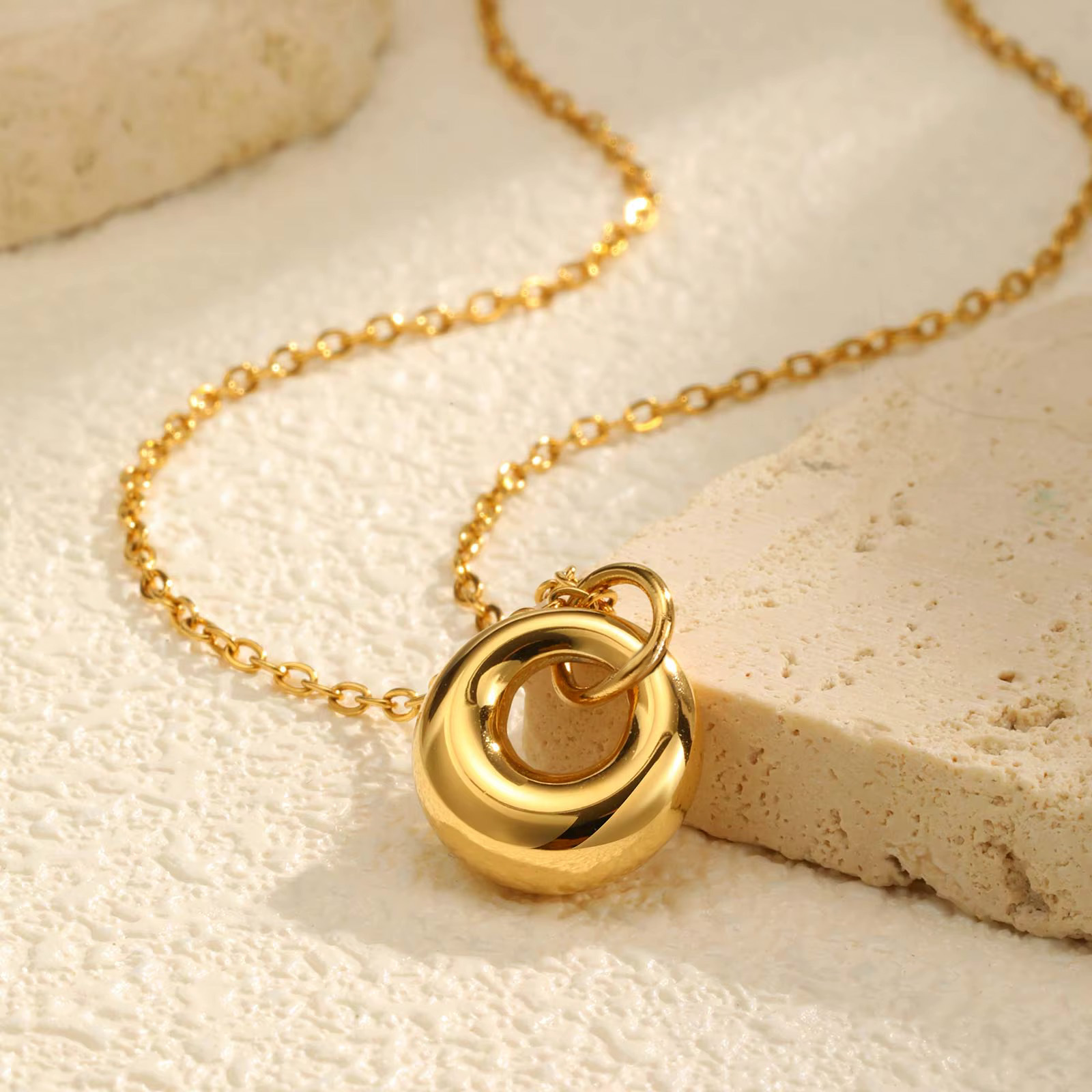 Lune collana in acciaio inossidabile con pendente dorato